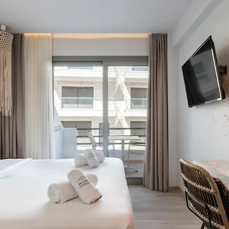 Amalthia Luxury Aparthotel Polychrono