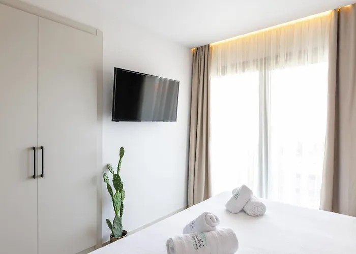 Amalthia Luxury Polychrono