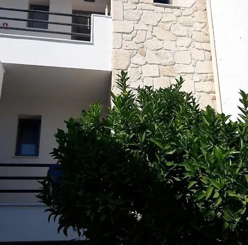 Amalthia Luxury Polychrono