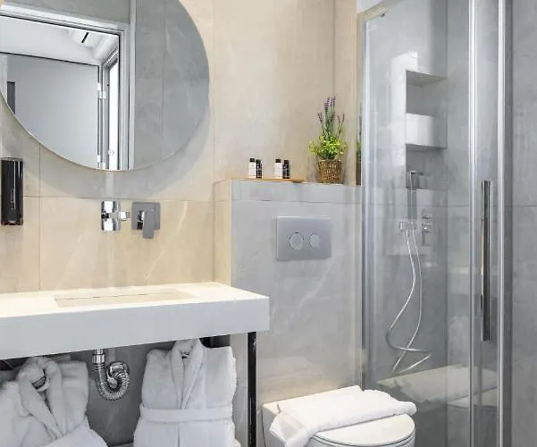 Amalthia Luxury Polychrono