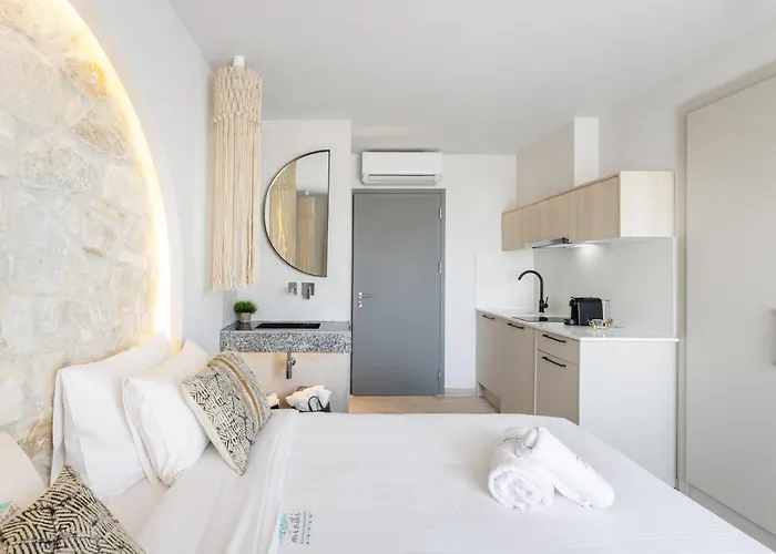 Amalthia Luxury Apartahotel 3*