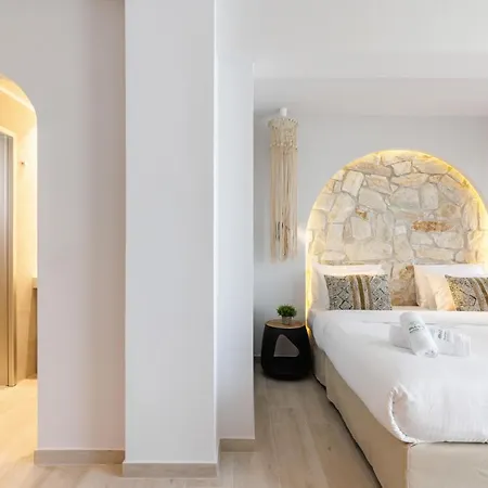 Amalthia Luxury 3* بوليخرونو