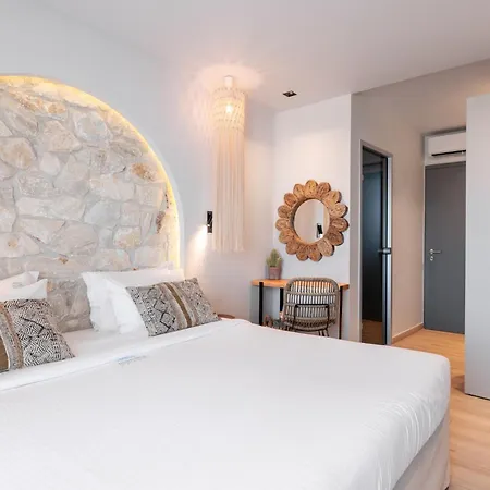 Amalthia Luxury 3* بوليخرونو